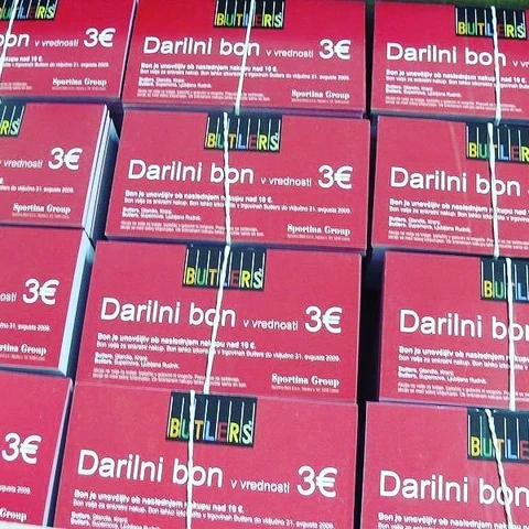Rožnati darilni boni v tiskarski poli